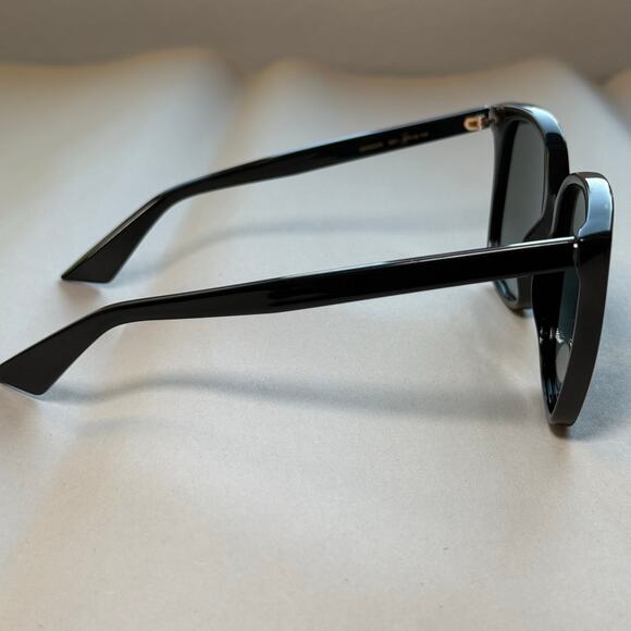 Gucci Black Gold Gradient Oversized Sunglasses GGO022S main image 4